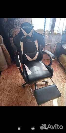 Игровое компьютерное кресло