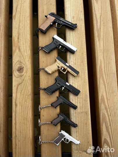 Брелки пистолеты