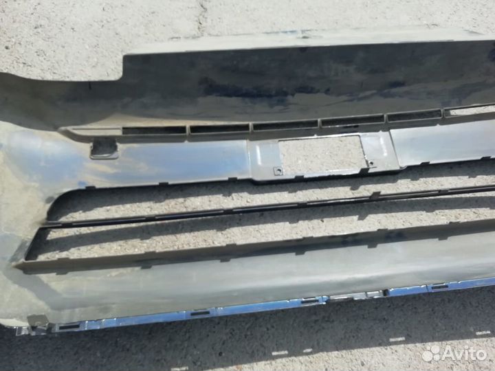 Бампер передний Toyota hiace H200 2011