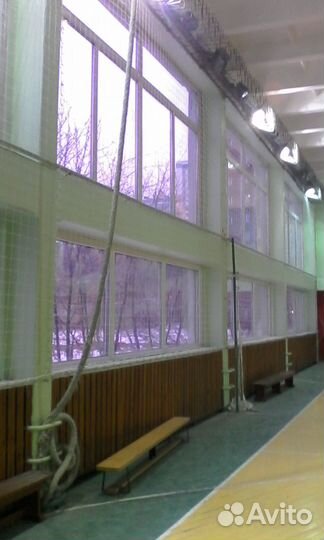 Сетка на окна в спортзале школы капроновая