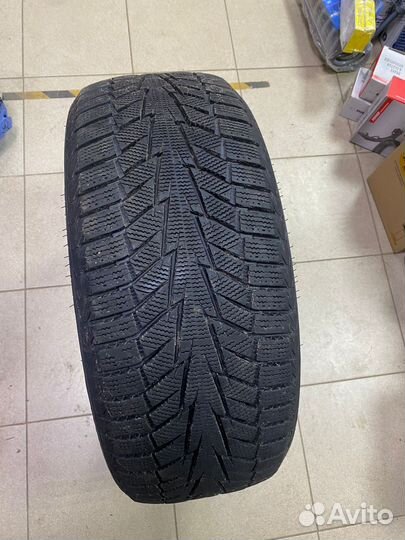 Hankook Winter I'Cept iZ 2 W616 215/50 R17