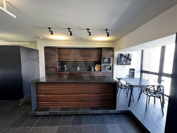 4-к. квартира, 180 м², 9/9 эт.