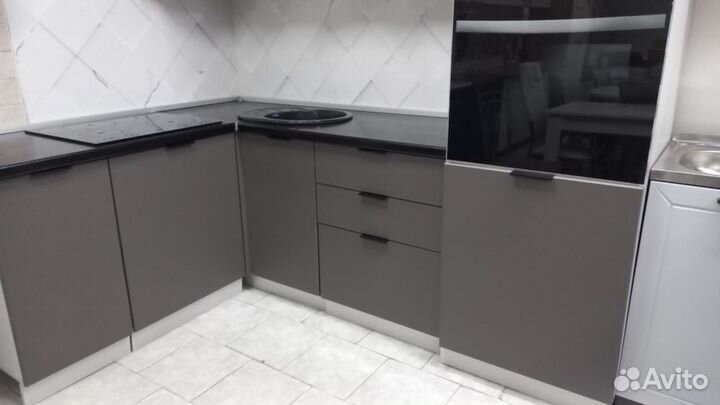 Кухонный гарнитур угловой