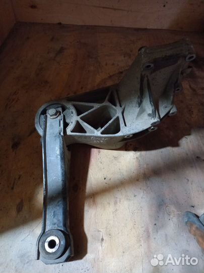 Кронштейн двигателя Mercedes