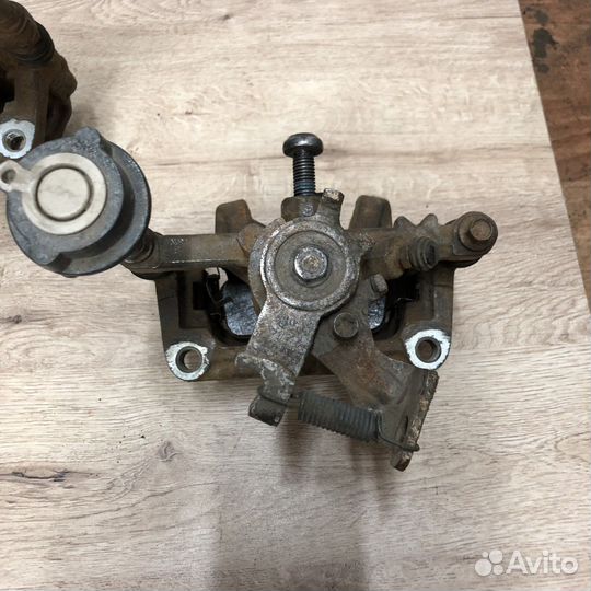 Суппорт задний Opel Astra j Gtc мех ручник