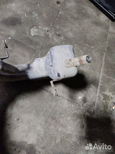 Резонатор воздушного фильтра Mitsubishi Galant 9