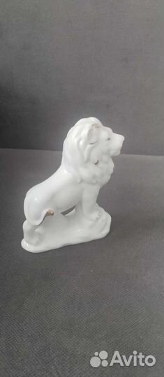 Статуэтка лев