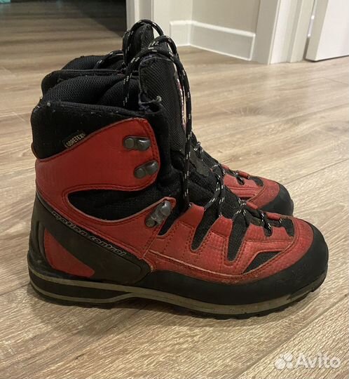 Трекинговые ботинки женские