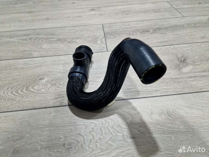 Патрубок радиатора Ауди А4 Б5, А6 С5, VW 8D0121049