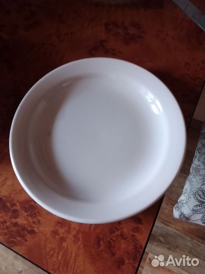 Столовые тарелки