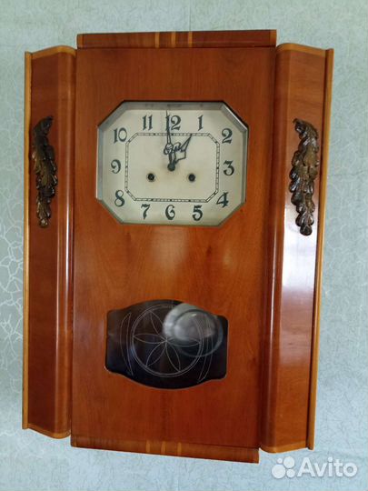Старинные настенные антикварные часы с боем