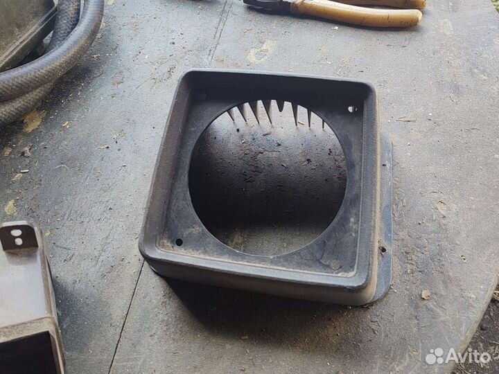 Корпус для динамика для грузовых автомобилей