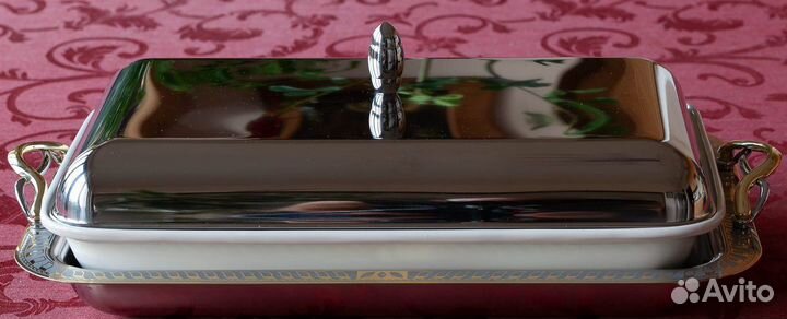 Золочёный поднос с фарфоровым блюдом