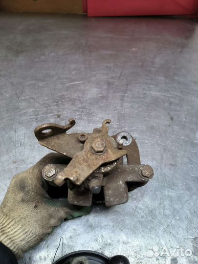 Renault Megane III суппорт задний левый