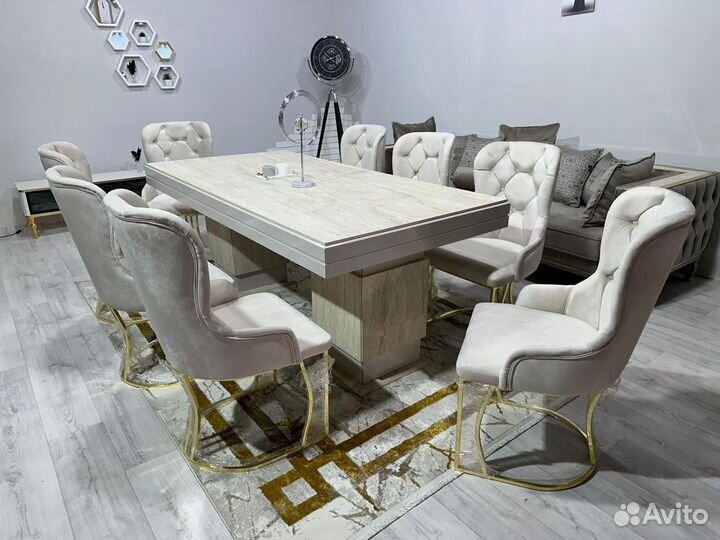 Стол и стулья