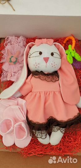 Зайка подарок для малыша