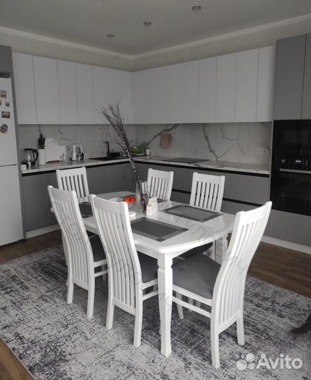 Столы и стулья