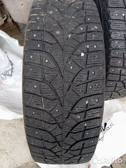 Bridgestone Blizzak Spike-02 SUV 235/65 R17