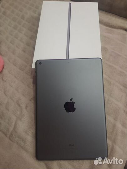 Продам iPad (9-го поколения) Wi-Fi 64 гб 10,2 2021