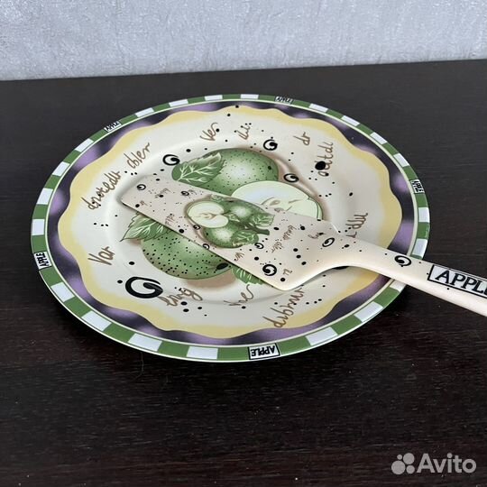 Столовый набор и блюдо для торта