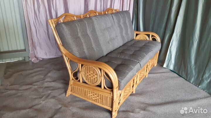 Диван из натурального ротанга