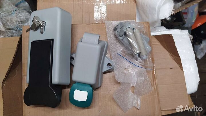 Ручка замок для холодильной камеры с ключом