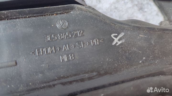 Молдинг двери задней правой VW Passat b6