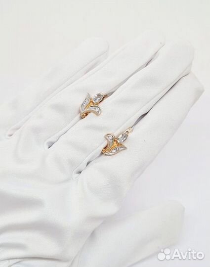 Золотые серьги с камнем