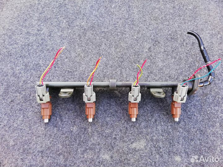 Mitsubishi Colt Топливная рампа с форсунками