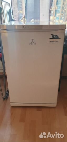 Морозильник новый Indesit SFR 100