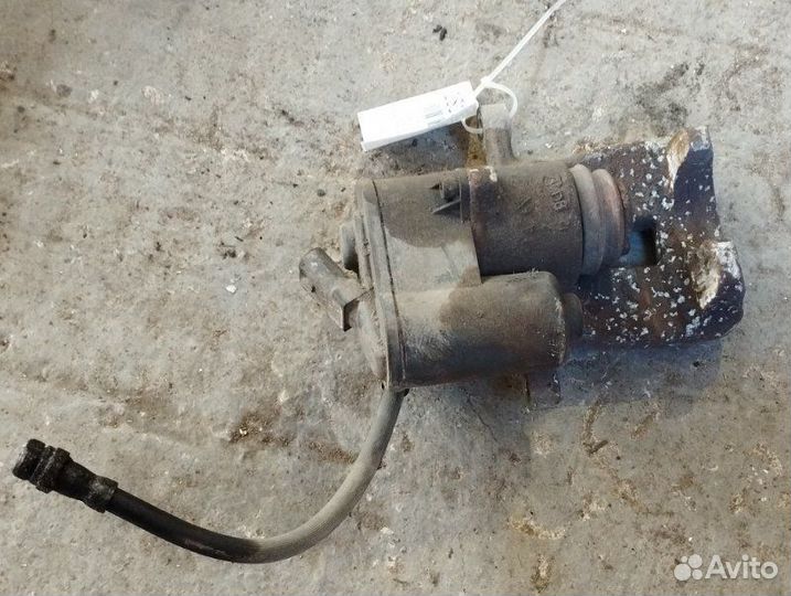 Суппорт тормозной задний левый Volkswagen Passat