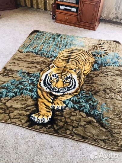 Пледы и покрывало, ковер