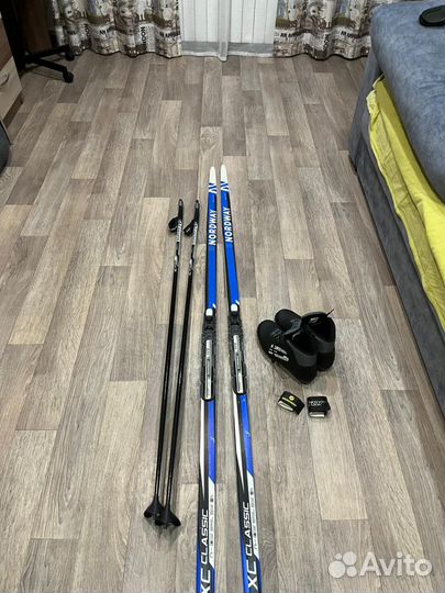 Продам лыжи, палки и ботинки