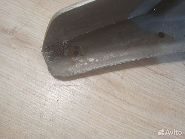 Брызговик задний правый Lexus Rx300 1 поколение