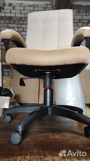 Компьютерное (офисное) кресло (новое)