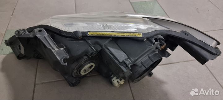 Фара правая на toyota camry 50 ксенон