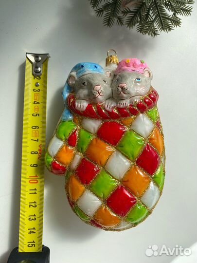 Елочная игрушка Мышки в рукавичке