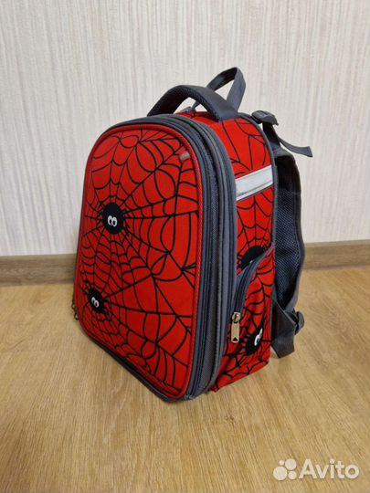 Рюкзак школьный