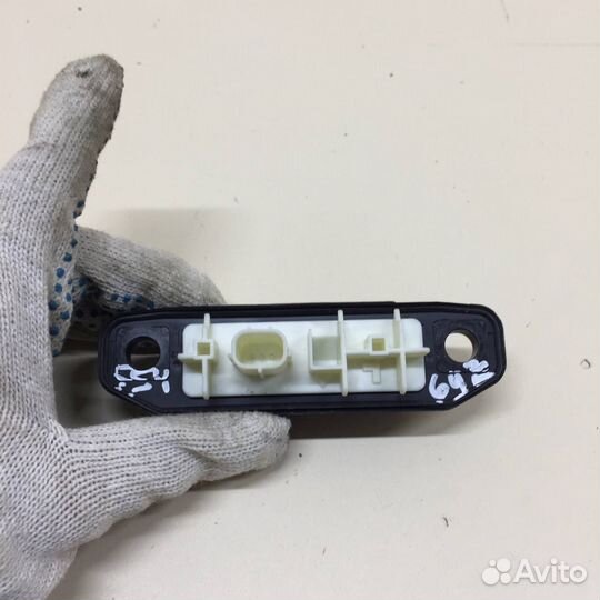 Кнопка открывания багажника Toyota Rav 4 XA50 2018