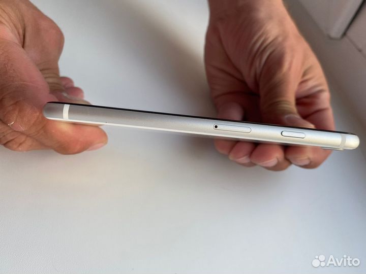 Телефон iPhone se 2020