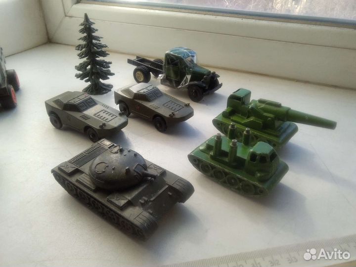 Игрушки СССР машинки, солдатики