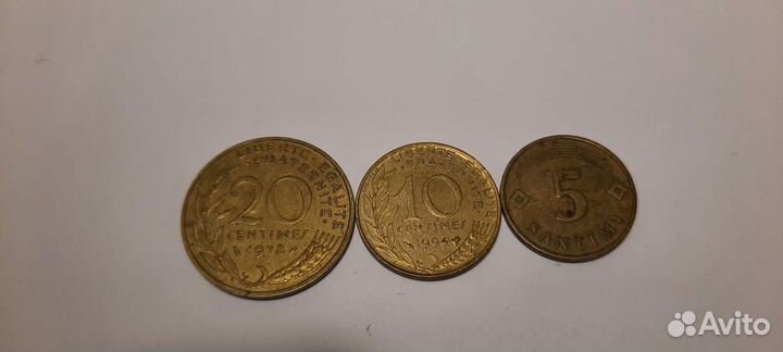 Коллекция монет и бумажных денег