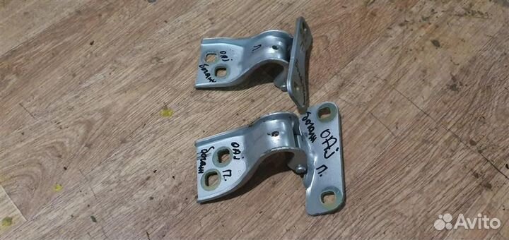 Петля двери багажника Opel Astra J 2010-2017