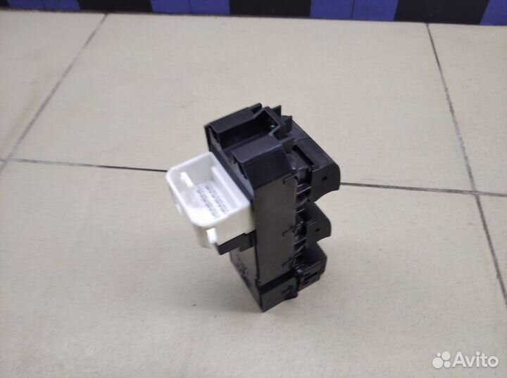 Блок управления стеклоподъемниками Hi Lux 2015