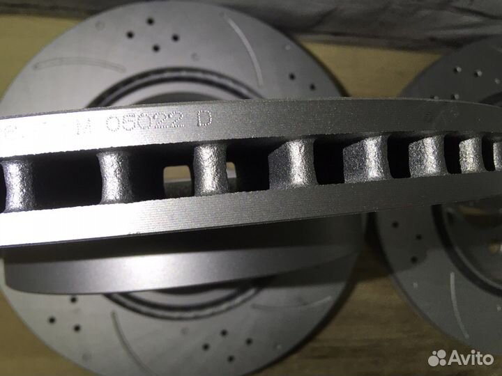 Тормозные диски колодки Dodge Challenger 345/320