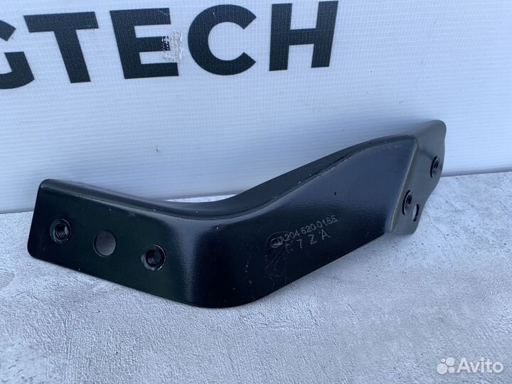 Кронштейн бампера Mercedes W204 A2046200185