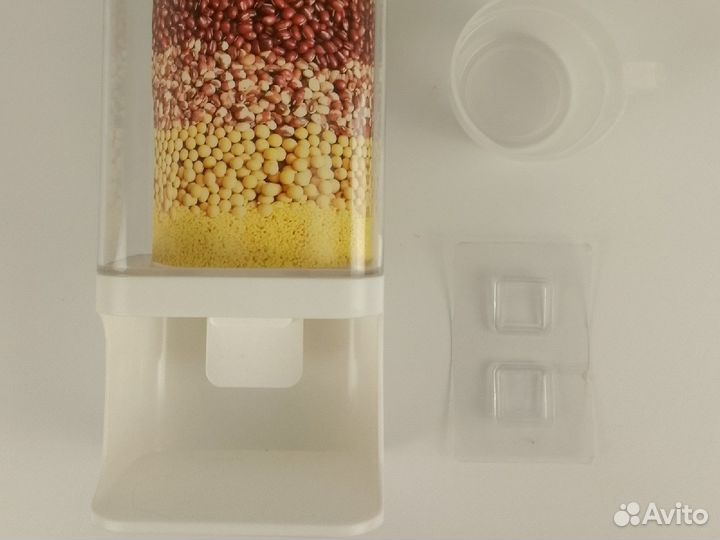 Контейнер для сыпучих с дозатором