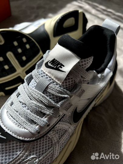 Кроссовки женские Nike v2k run metallic silver