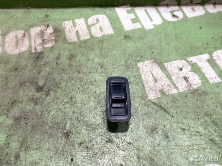 Кнопка стеклоподъемника Toyota Avensis AT220 4A-FE