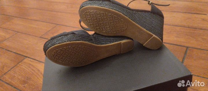 Tommy hilfiger босоножки 39